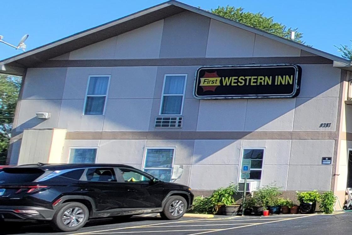 First Western Inn Caseyville Экстерьер фото