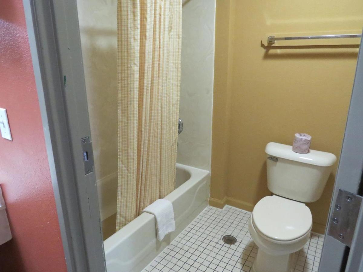 First Western Inn Caseyville Экстерьер фото