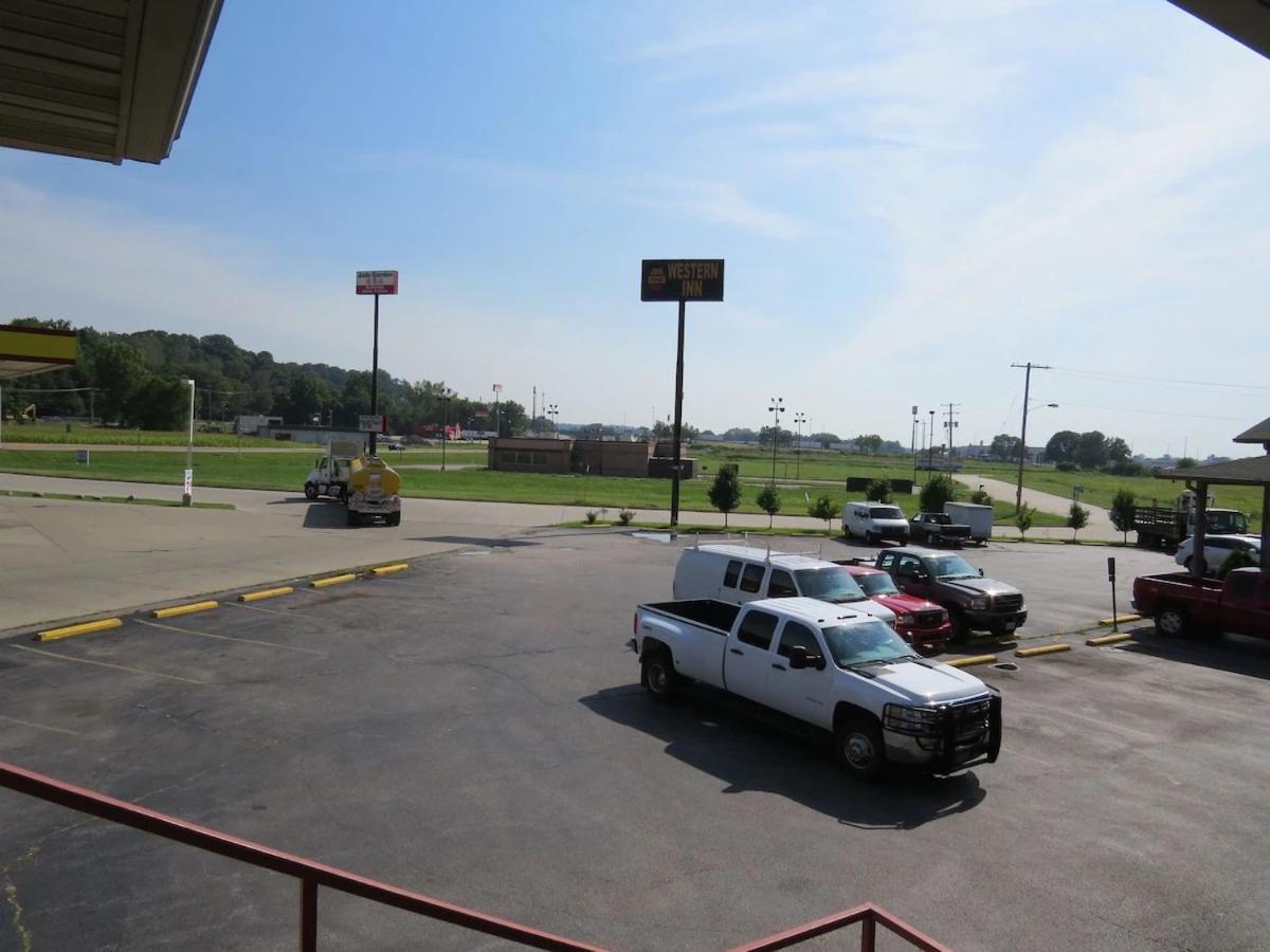First Western Inn Caseyville Экстерьер фото