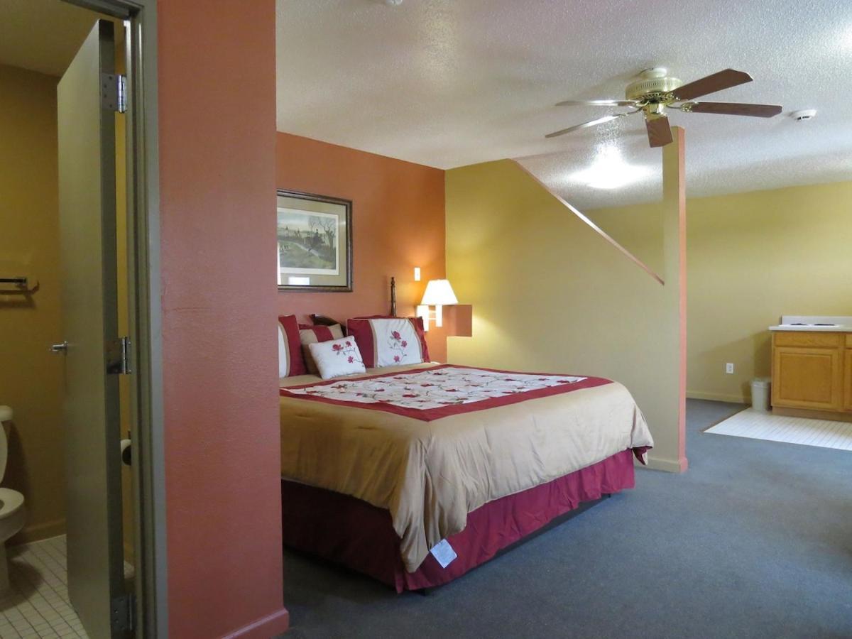 First Western Inn Caseyville Экстерьер фото